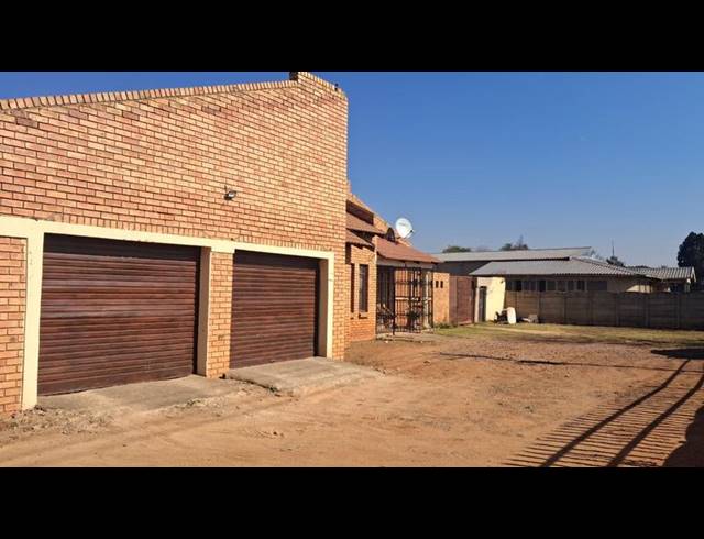 5 BEDROOM HOUSE FOR SALE IN LEONDALE